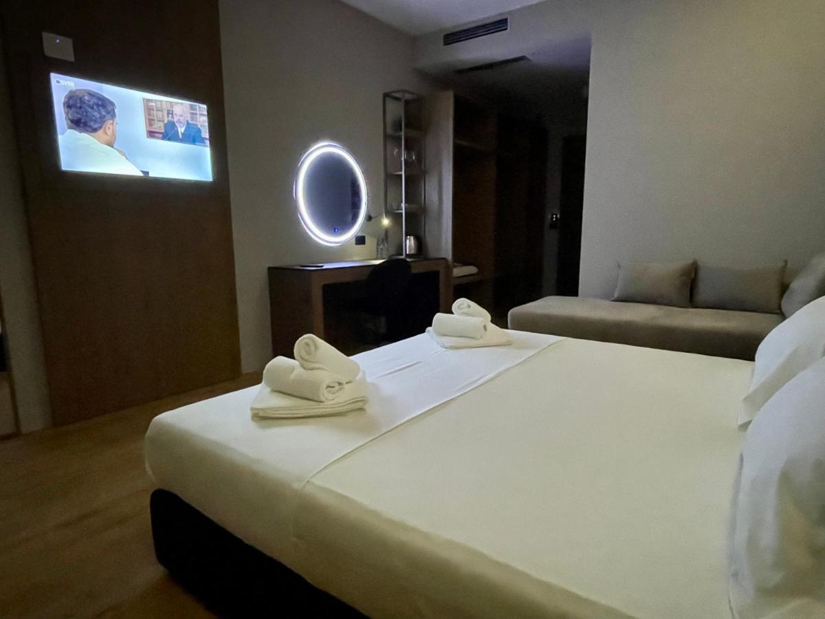 Elmar Hotel Vlorë Esterno foto