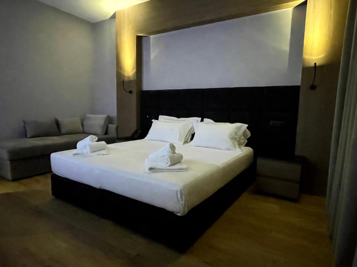Elmar Hotel Vlorë Esterno foto