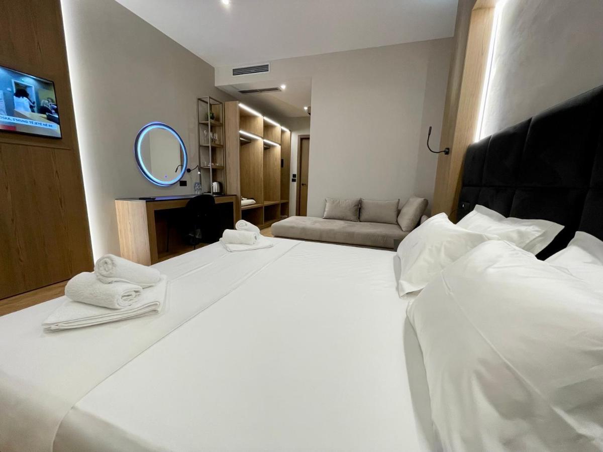 Elmar Hotel Vlorë Esterno foto