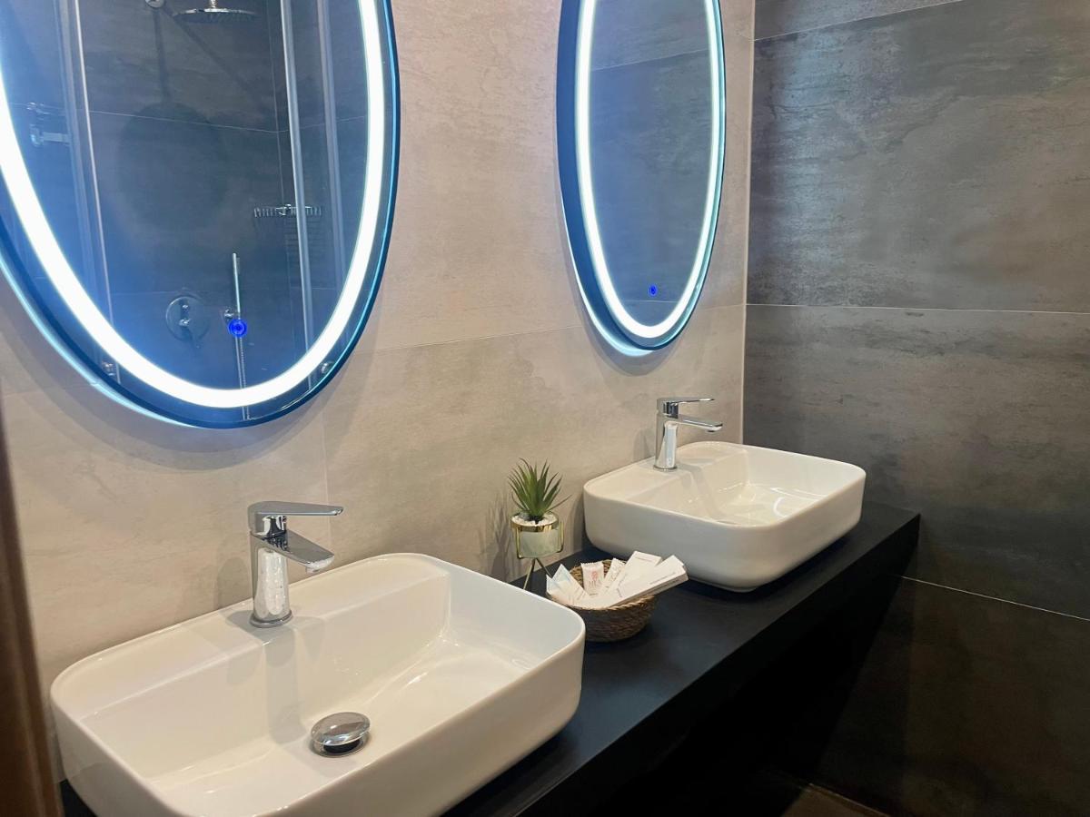 Elmar Hotel Vlorë Esterno foto