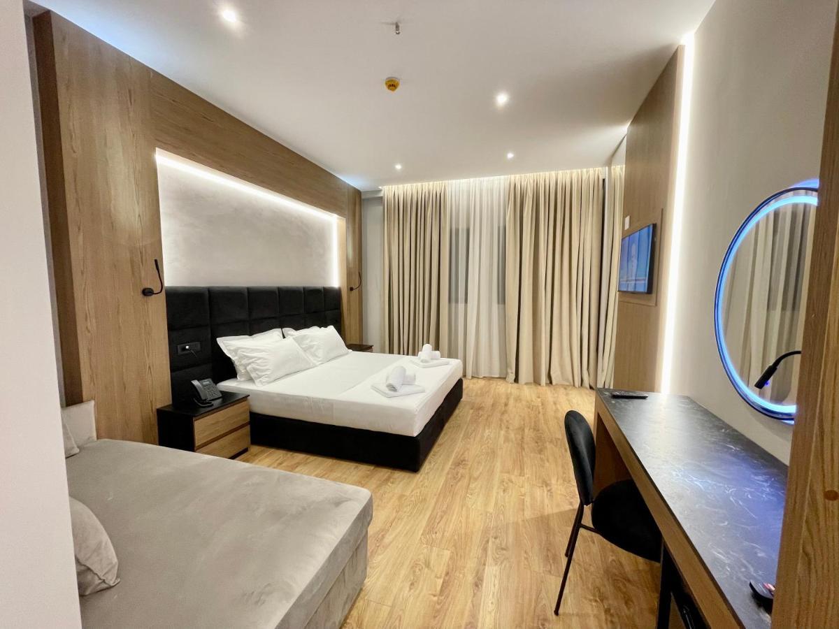 Elmar Hotel Vlorë Esterno foto