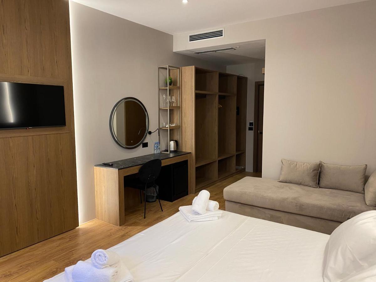 Elmar Hotel Vlorë Esterno foto