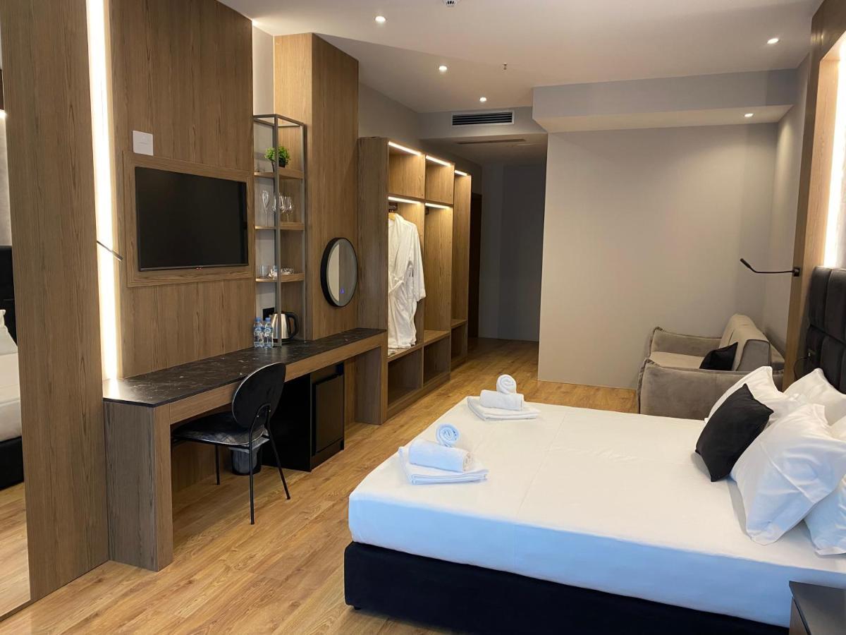 Elmar Hotel Vlorë Esterno foto