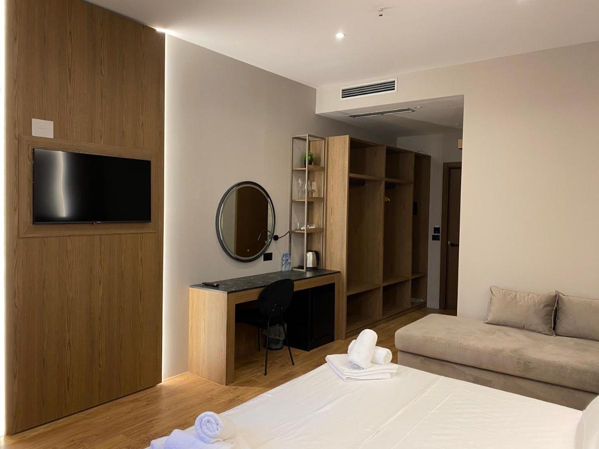 Elmar Hotel Vlorë Esterno foto