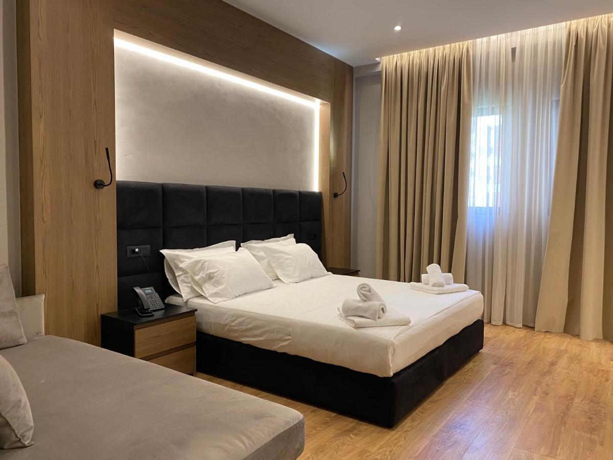 Elmar Hotel Vlorë Esterno foto
