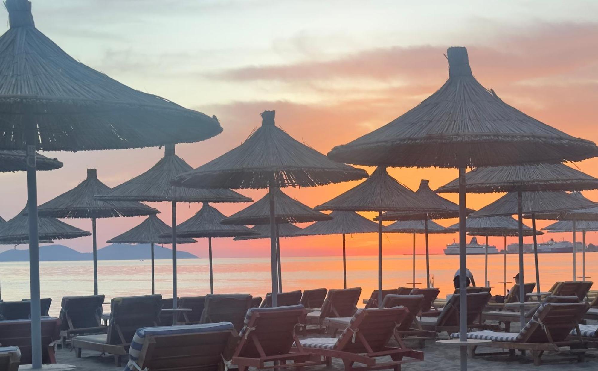 Elmar Hotel Vlorë Esterno foto